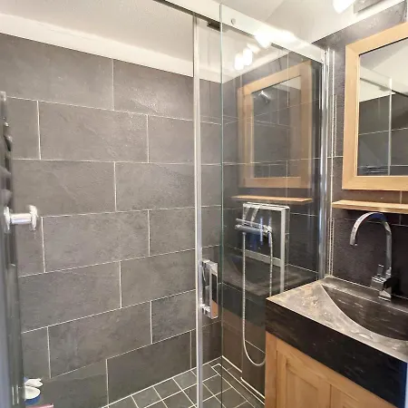Beau 2p Renove 24m², Aux Pieds, Balcon, Parking, Animaux Admis - Fr-1-178-357 Apartment
