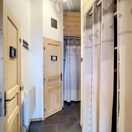 Beau 2p Renove 24m², Aux Pieds, Balcon, Parking, Animaux Admis - Fr-1-178-357 Apartment *